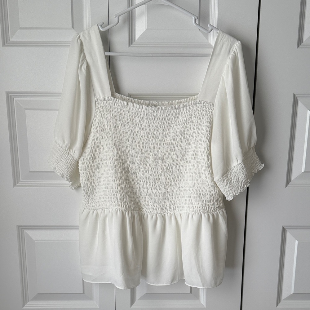 NINE WEST // SMOCKED BABYDOLL TOP